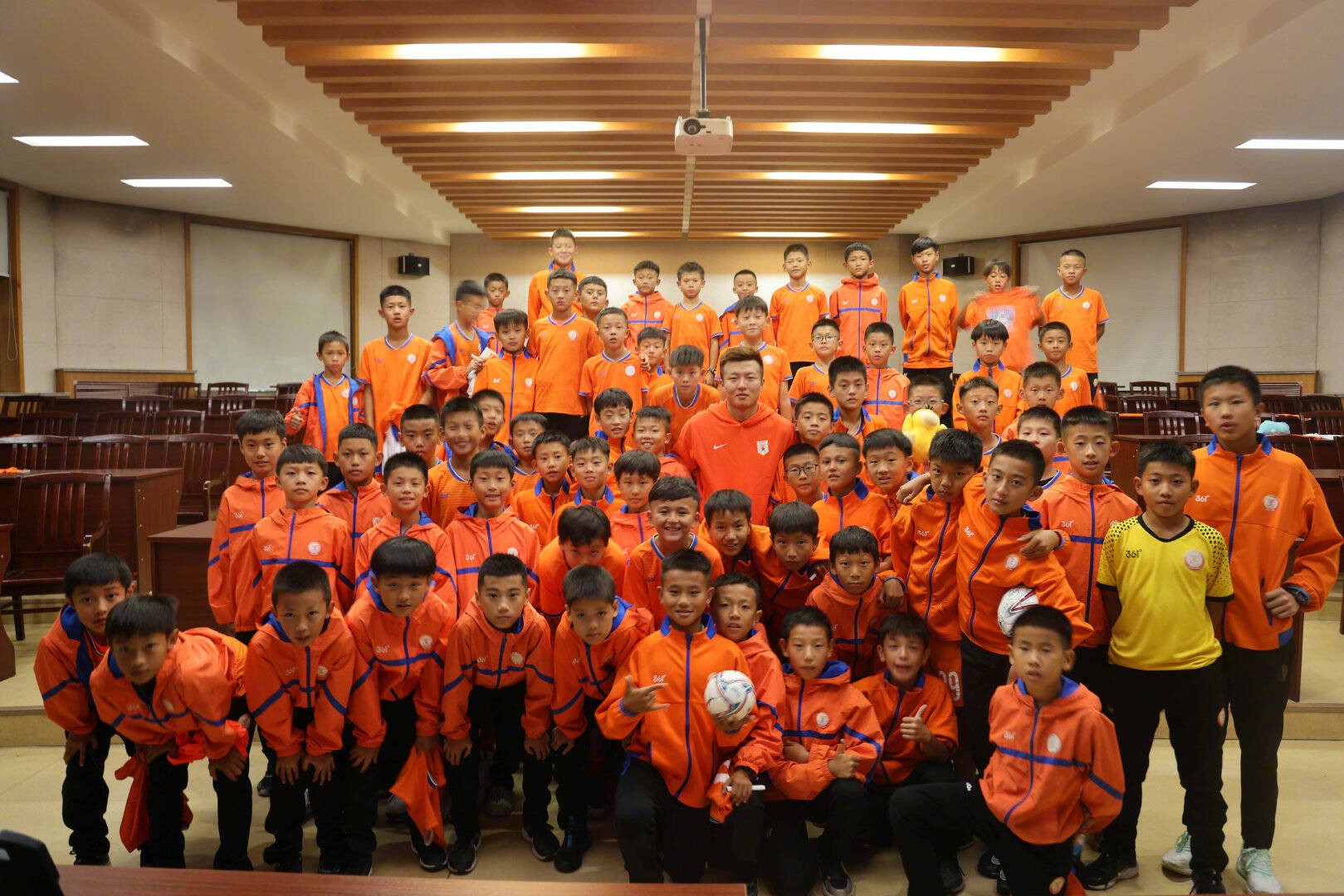 青少足球“名师+名队+名赛”深度融合,促进青训水平再上新台阶的简单介绍 青少足球“名师+名队+名赛”深度融合,促进青训水平再上新台阶的简单介绍