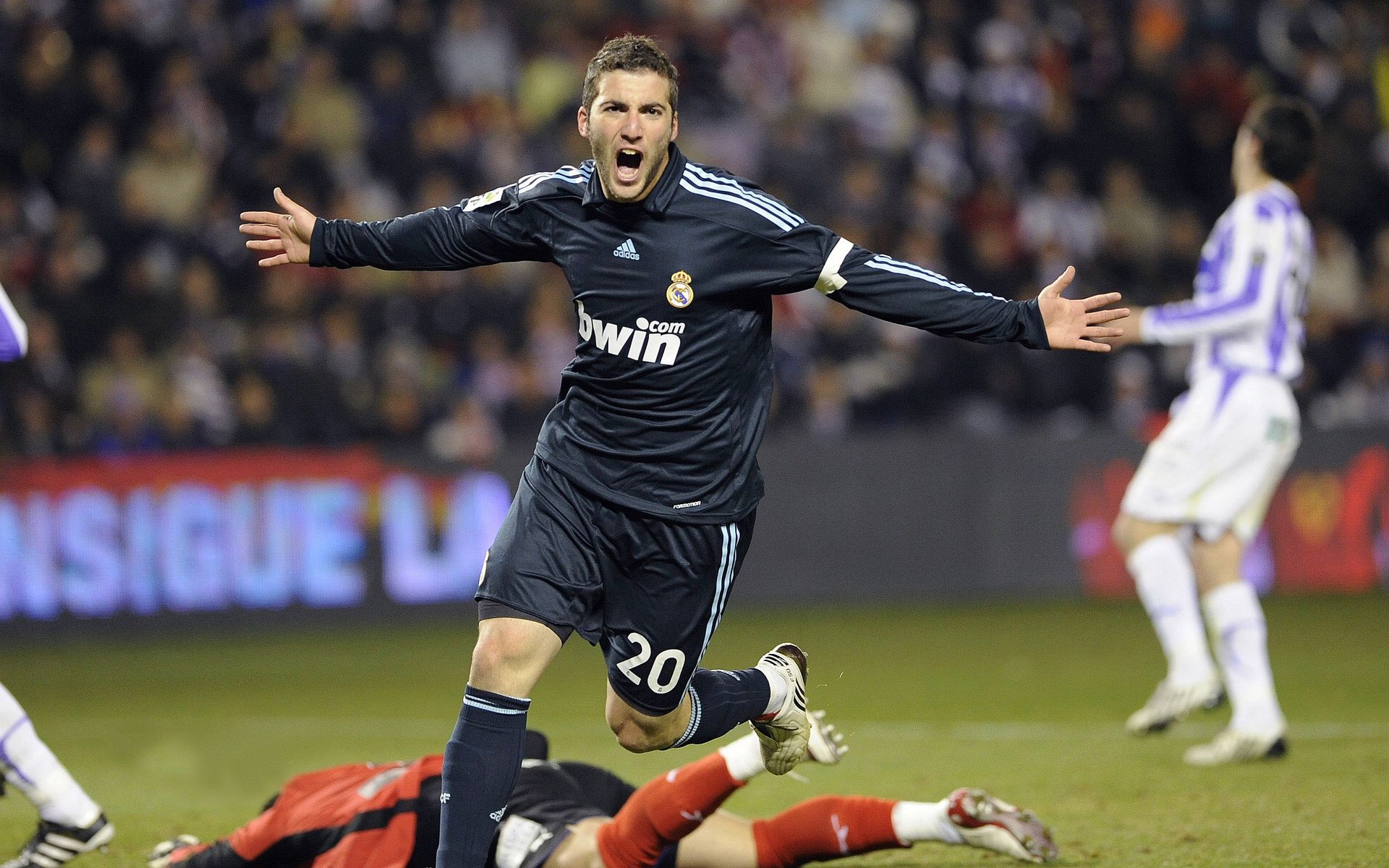 kaiyun体育综合-阿贾克斯击败尤文：胜利漂亮惊心，阿贾克斯2-1尤文